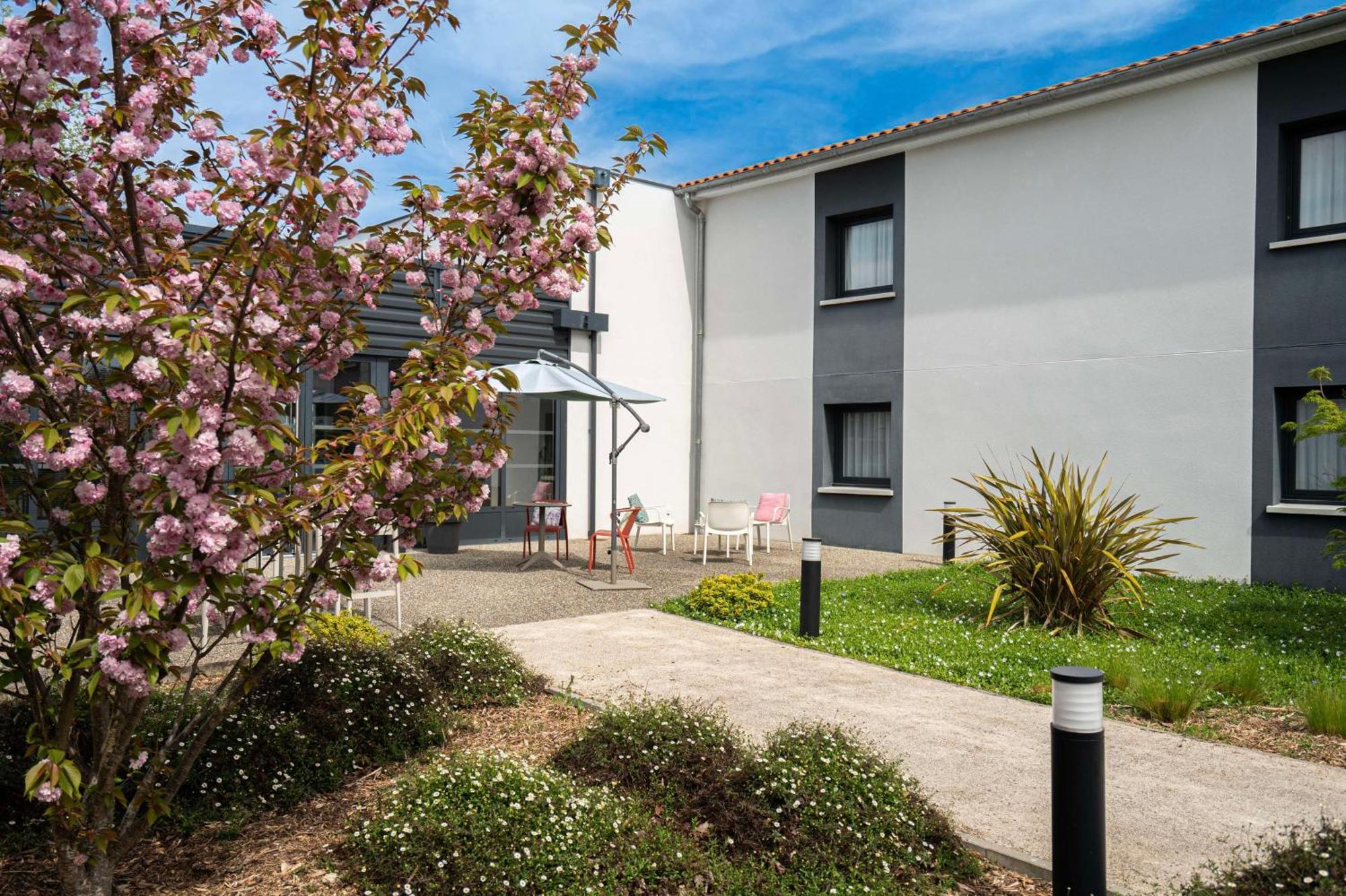 Sure Hotel By Best Western Les Portes De Montauban Exteriör bild